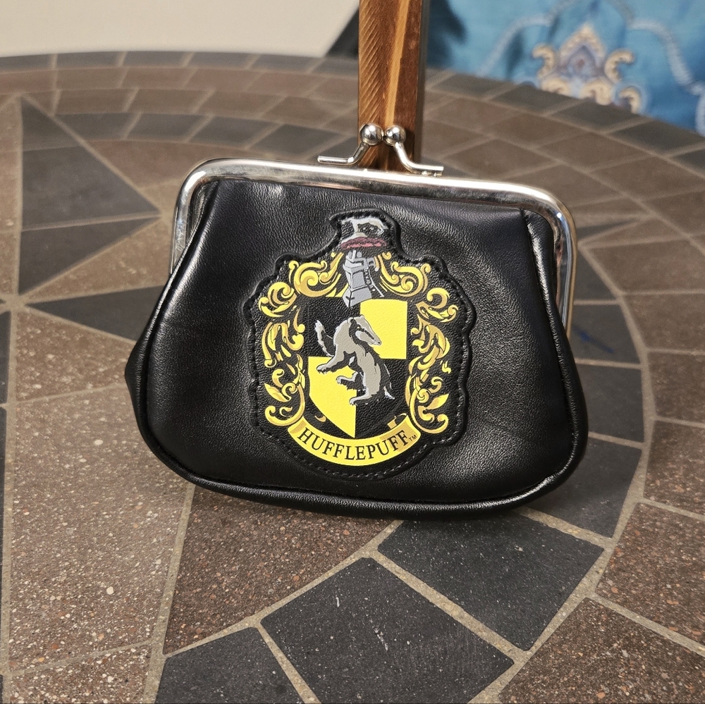 Harry Potter Hufflepuff Coin Purse - Picture 2 of 8